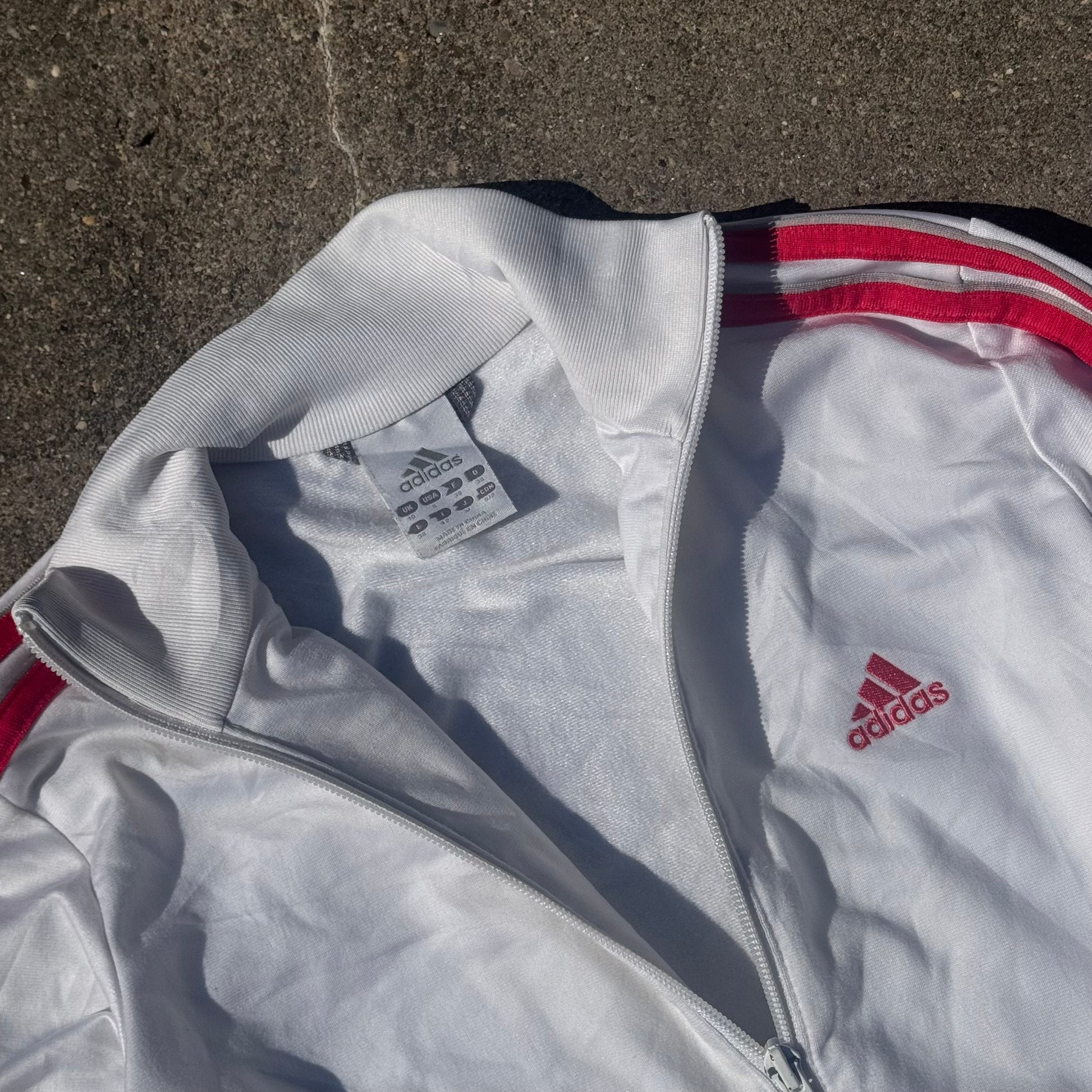 Adidas Y2K white track jacket – Close-up 1