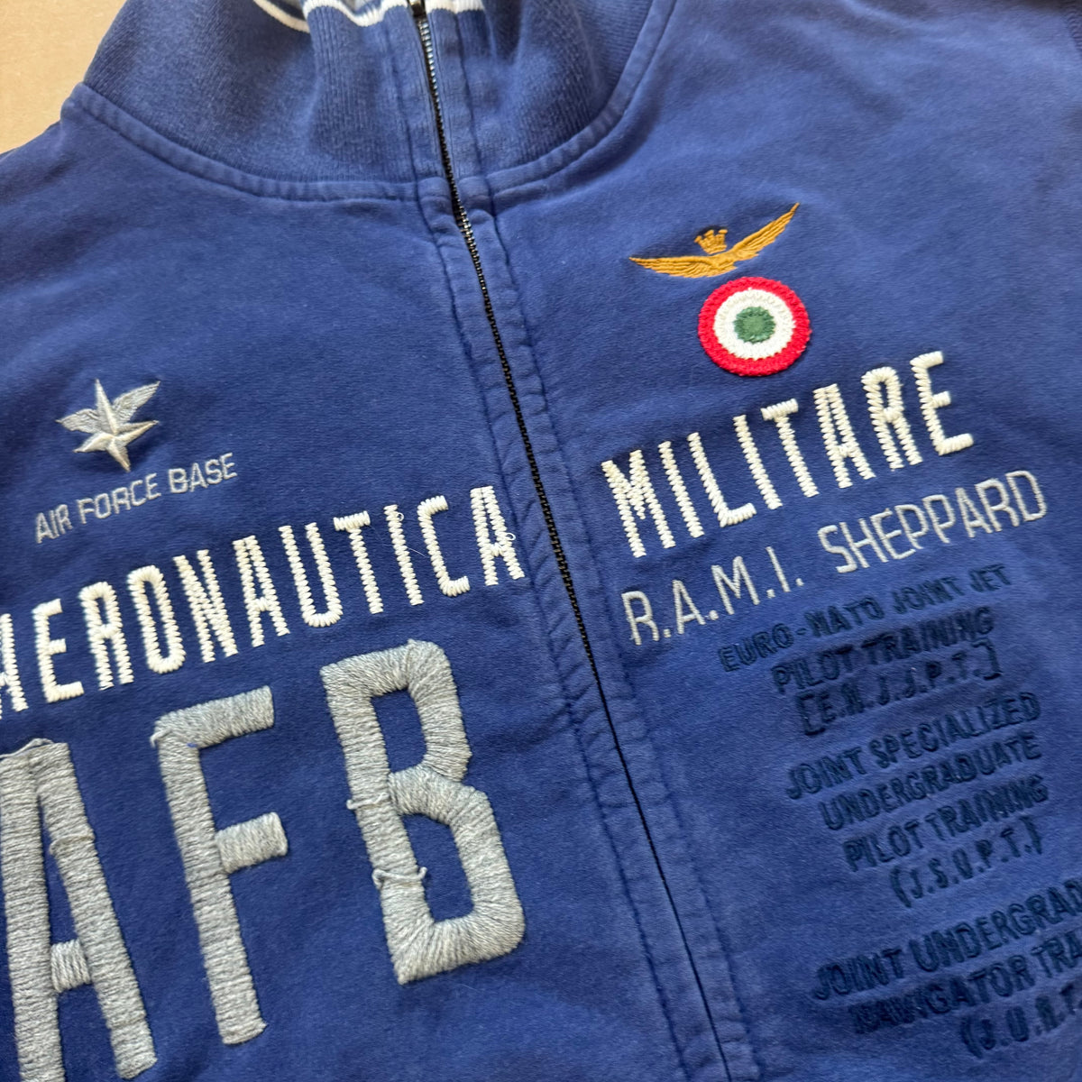 Aeronautica Militare ABF NATO vintage zip-up – Close-up 1