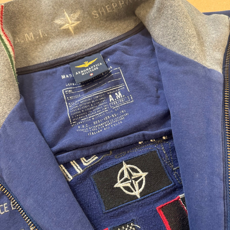 Detailansicht: Sourced limited accessories and clothes Aeronautica Militare ABF NATO vintage zip-up – Logo, Nähte oder Material