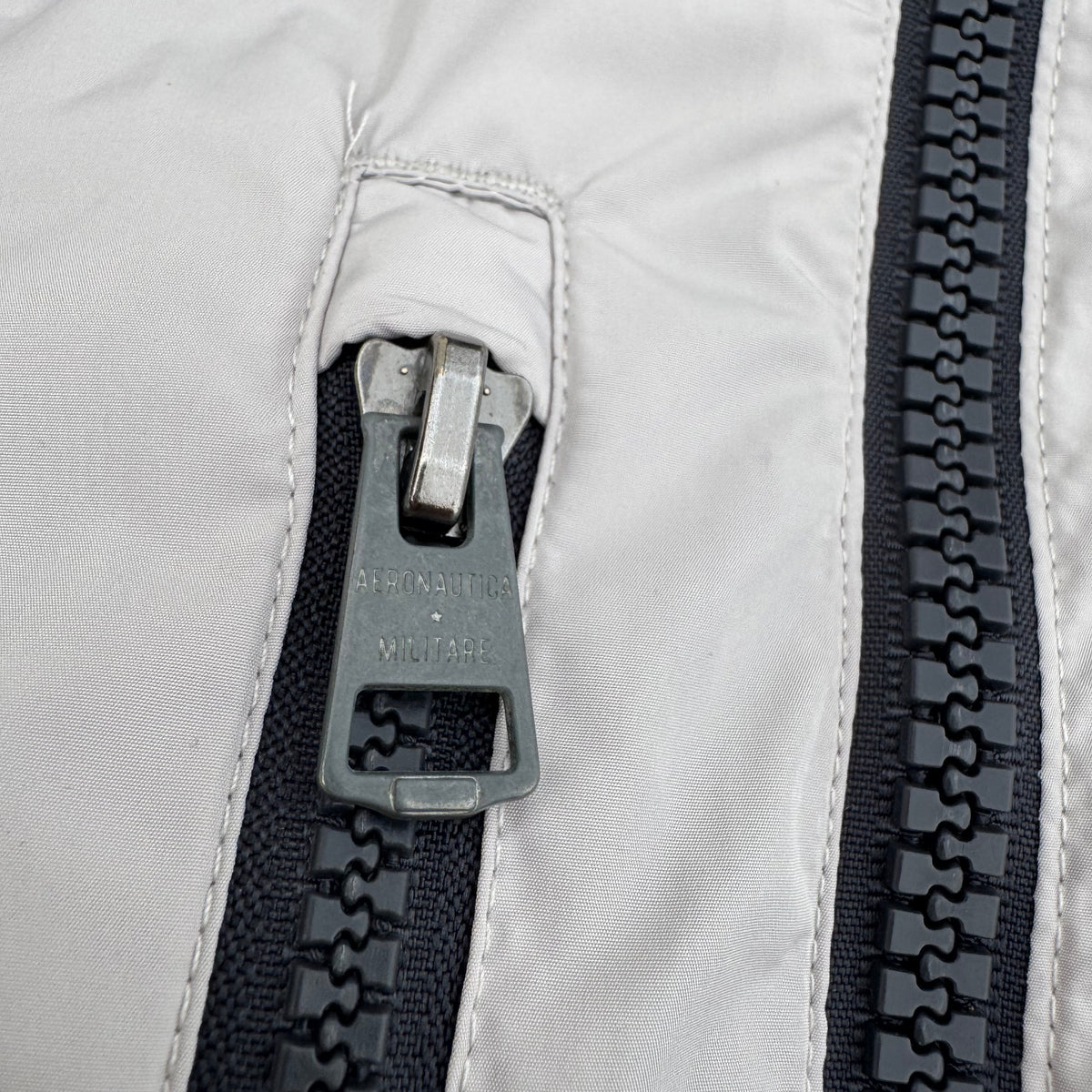 Aeronautica Militare Italian Airforce rain jacket – Close-up 1