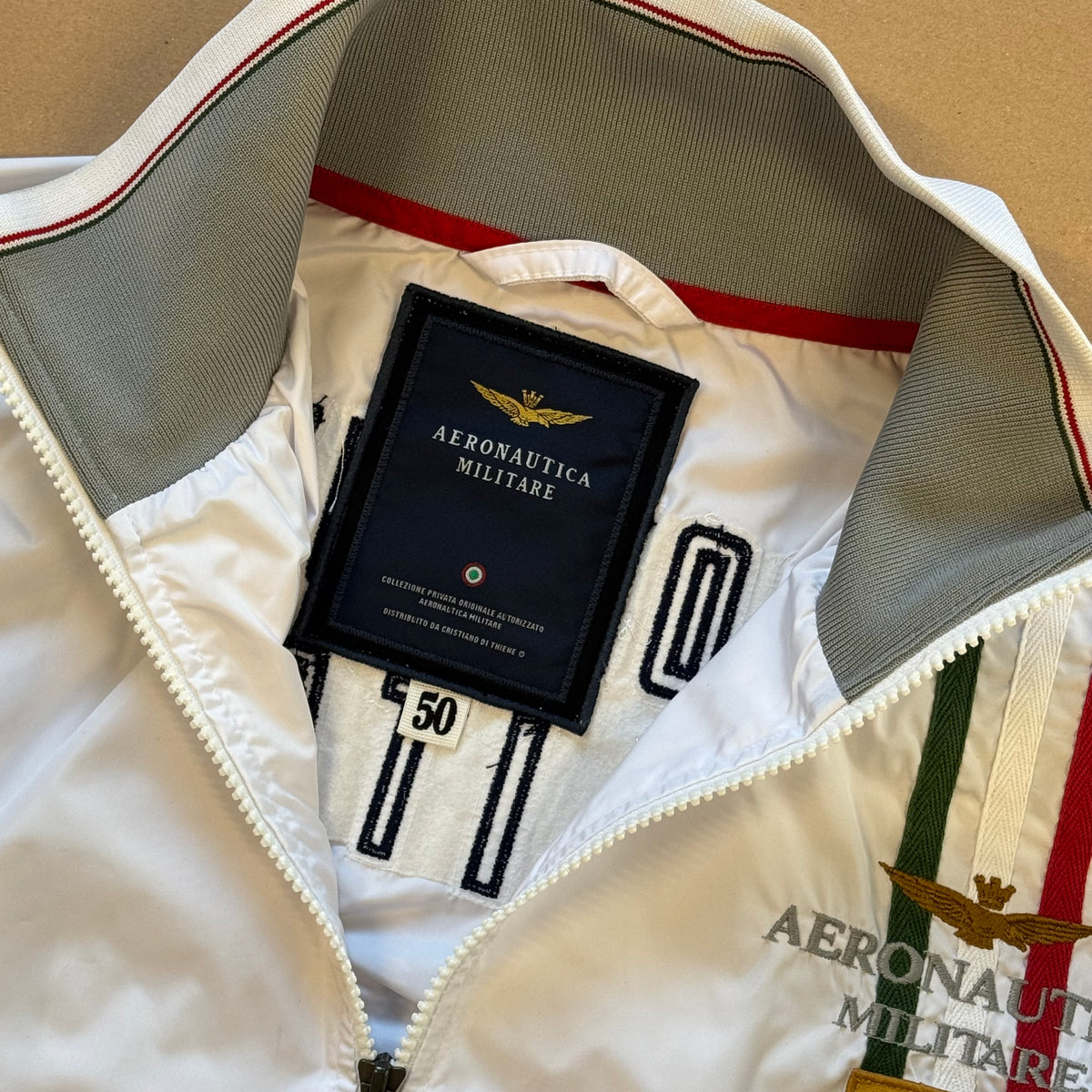 Aeronautica Militare white raincoat – Close-up 2