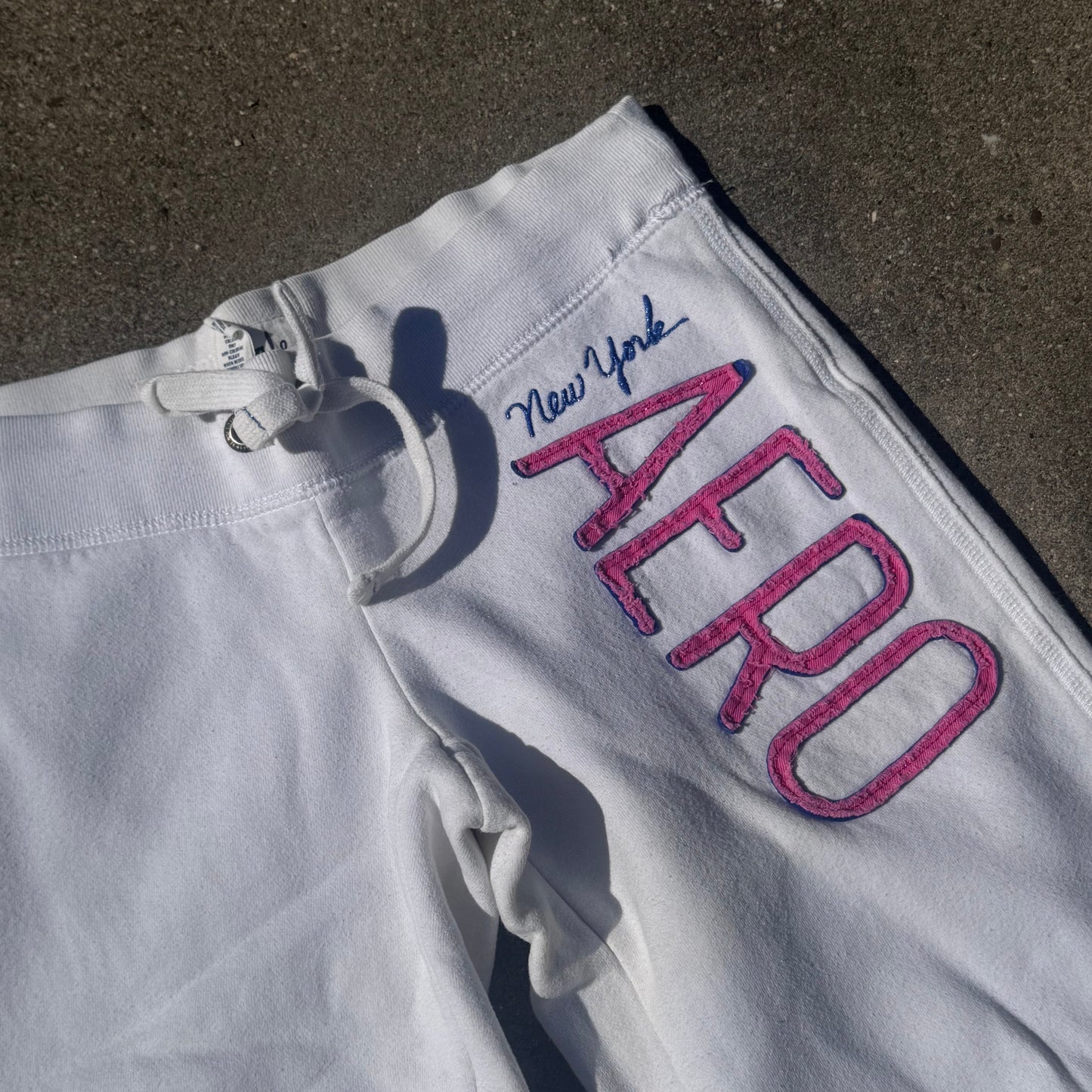 Aeropostale Y2K pirate pants – Close-up 1