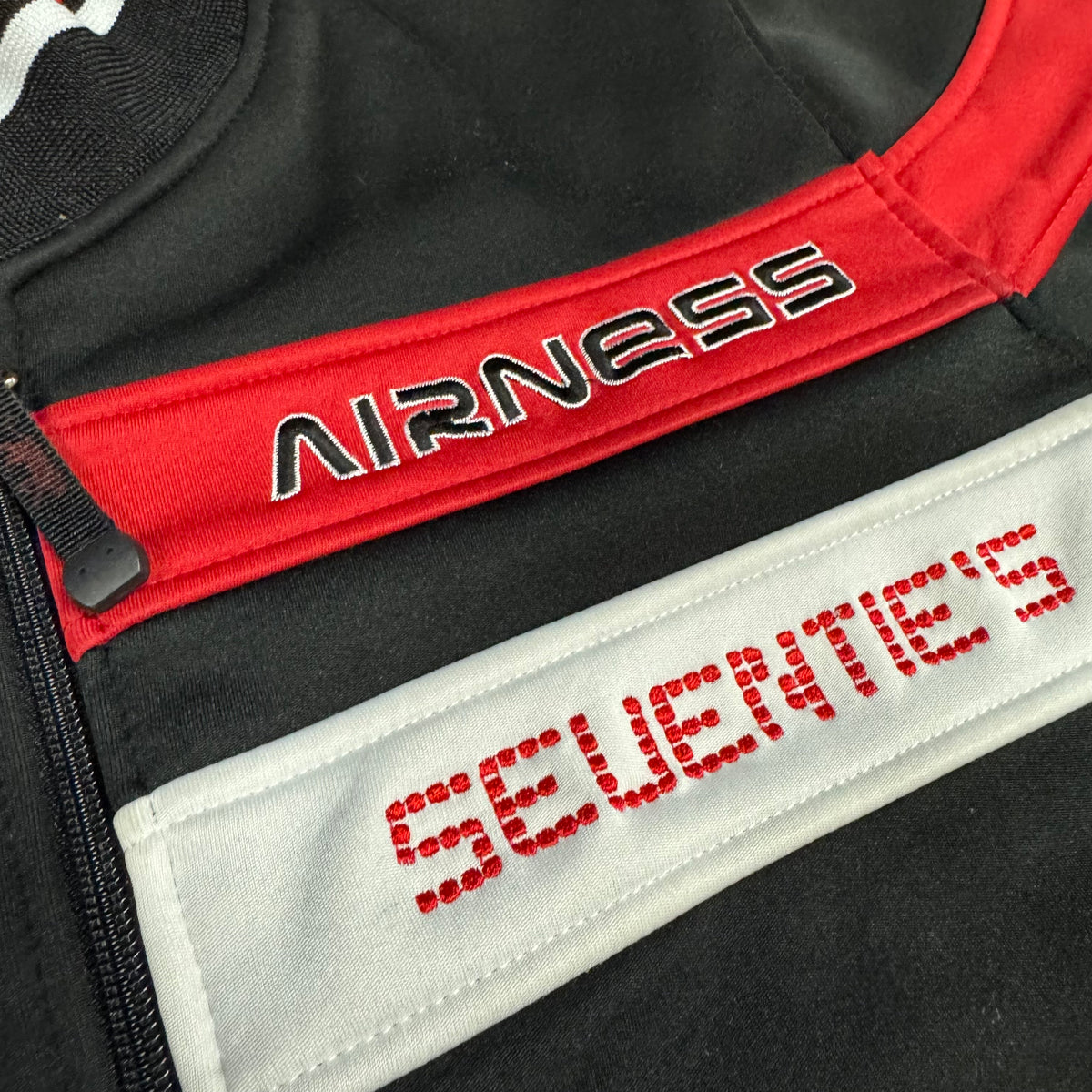 Airness 70s seventies black track jacket – Close-up 3