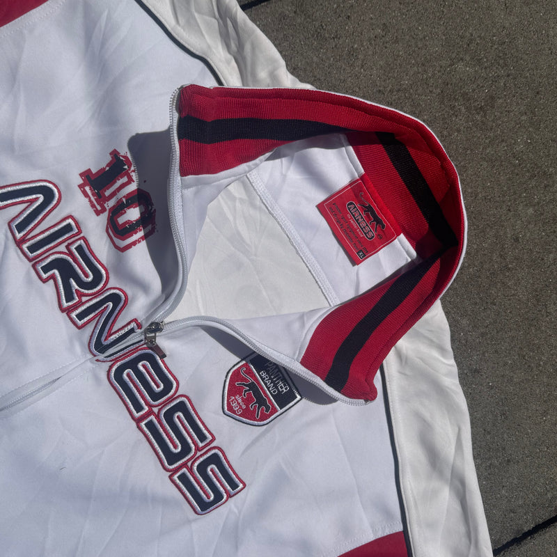 Detailansicht: Sourced limited accessories and clothes Airness Allstars white streetwear track jacket – Logo, Nähte oder Material