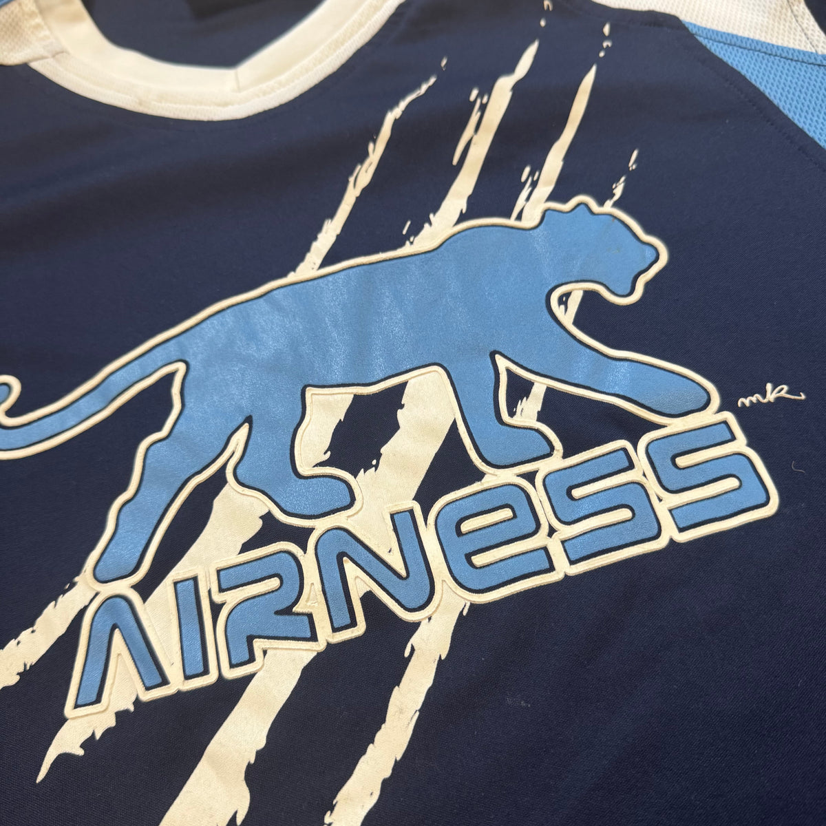 Airness blue streetwear t-shirt – Close-up 1