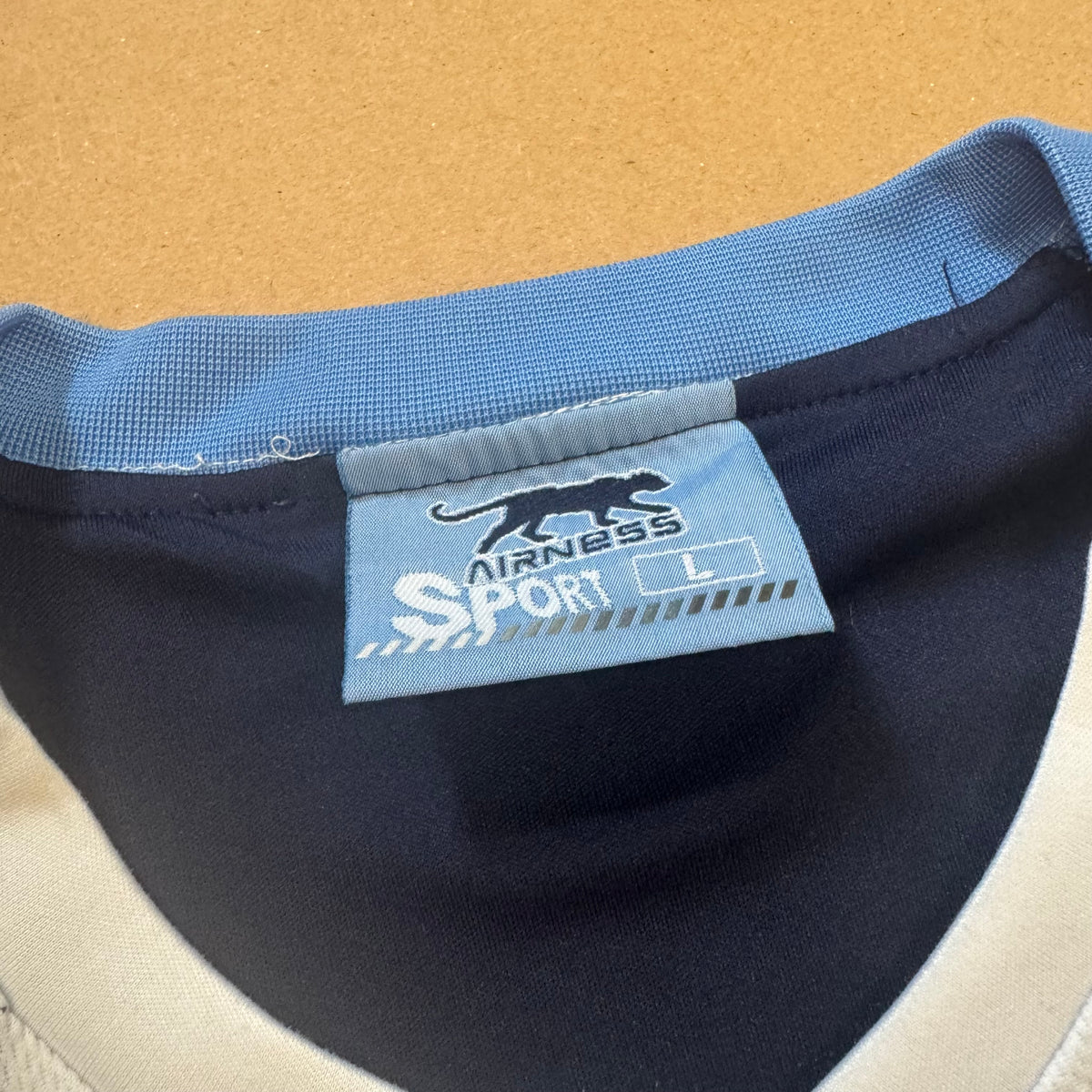 Airness blue streetwear t-shirt – Close-up 2