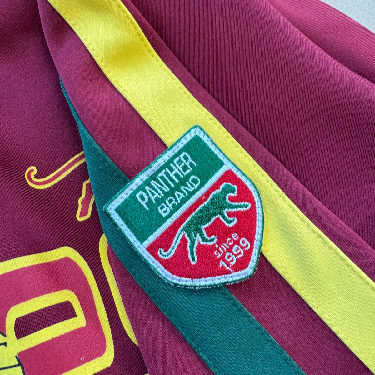 Airness burgundy streetwear football track jacket – Close-up 3