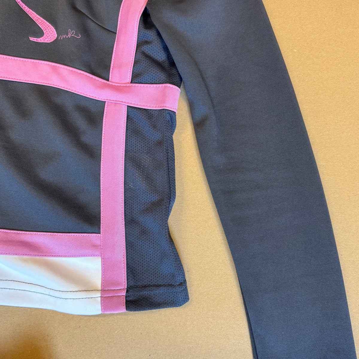 Airness grey and pink women's track jacket – Close-up 2