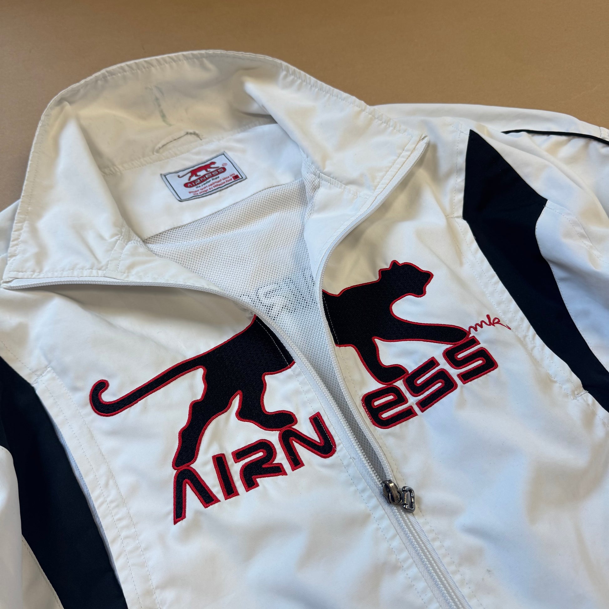 Airness Performance white oversize rain jacket – Close-up 2