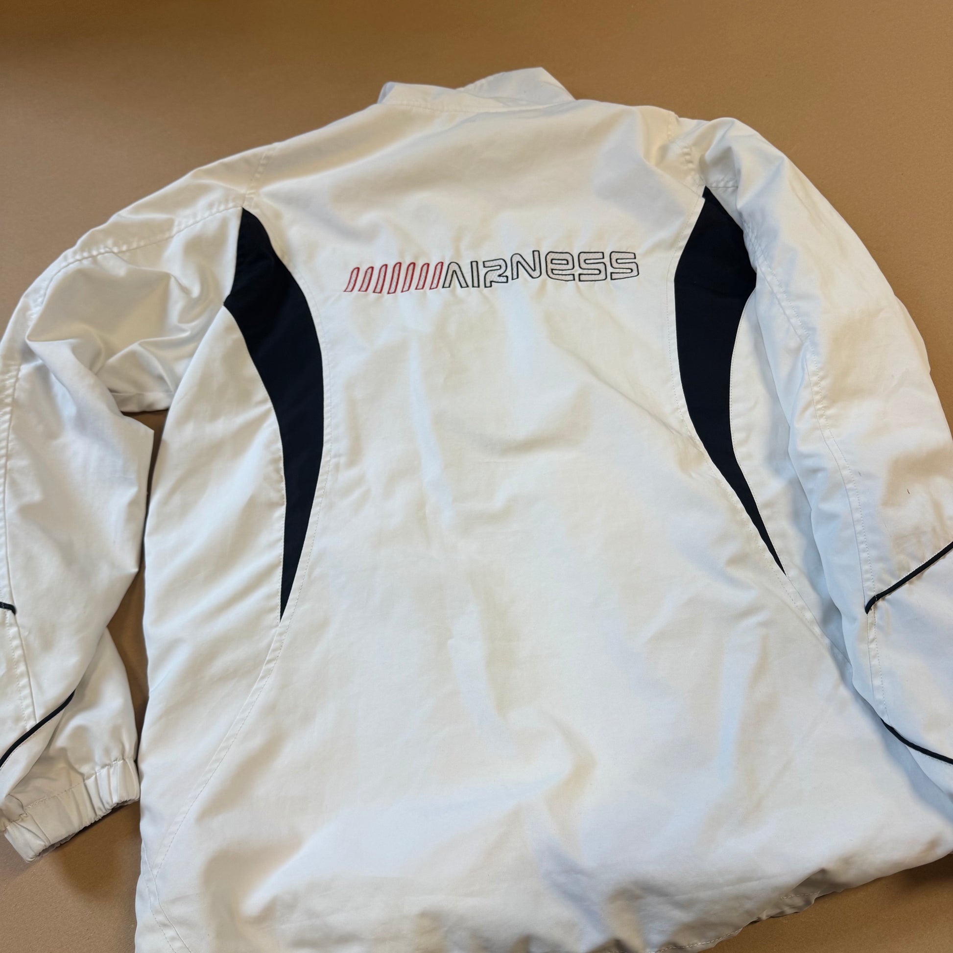 Airness Performance white oversize rain jacket – Close-up 4