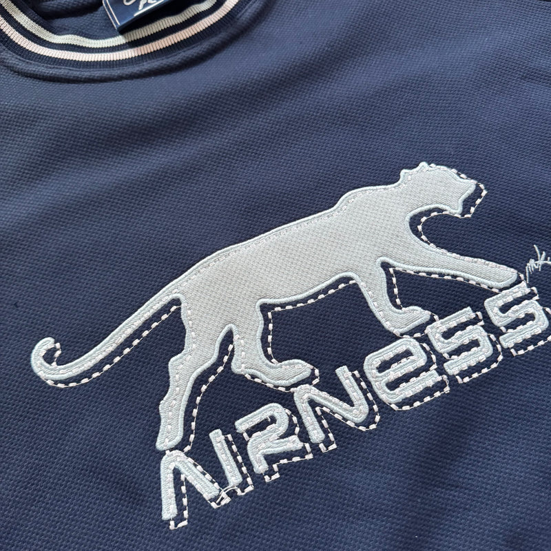 Detailansicht: Sourced limited accessories and clothes Airness retro 2000s streetwear sweatshirt – Logo, Nähte oder Material