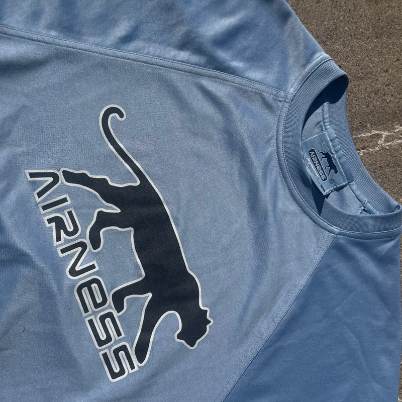 Detailansicht: Sourced limited accessories and clothes Airness sky blue streetwear 00s T-shirt – Logo, Nähte oder Material