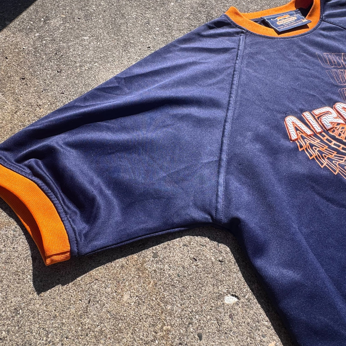 Airness streetwear 00s blue and orange T-shirt – Close-up 2