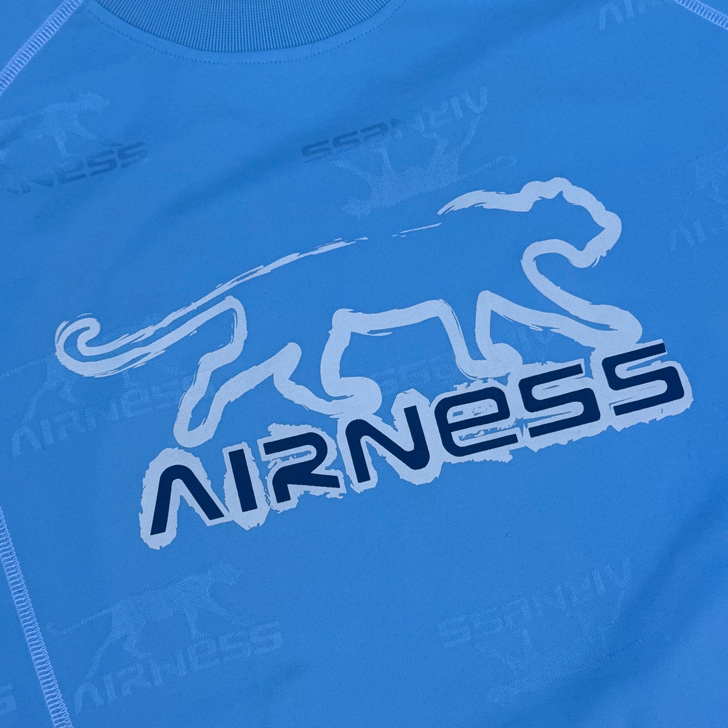 Airness streetwear 00s skyblue t-shirt – Close-up 2