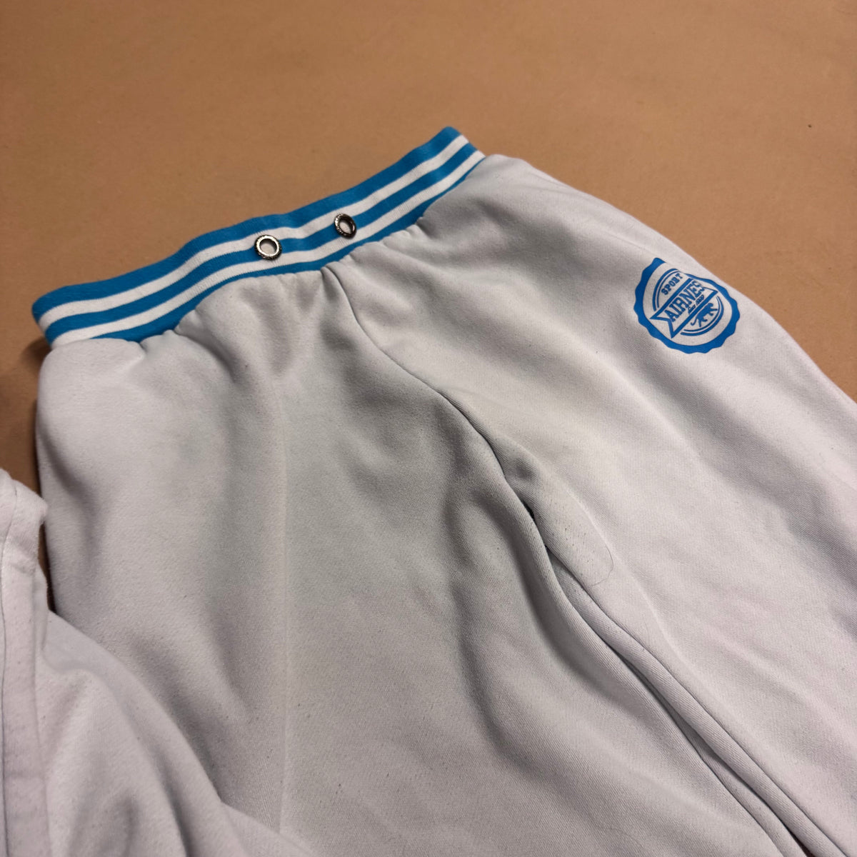 Airness streetwear 00s sweat set – Close-up 1