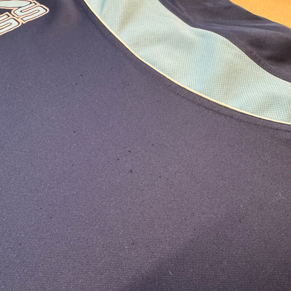 Airness streetwear blue t-shirt – Close-up 2