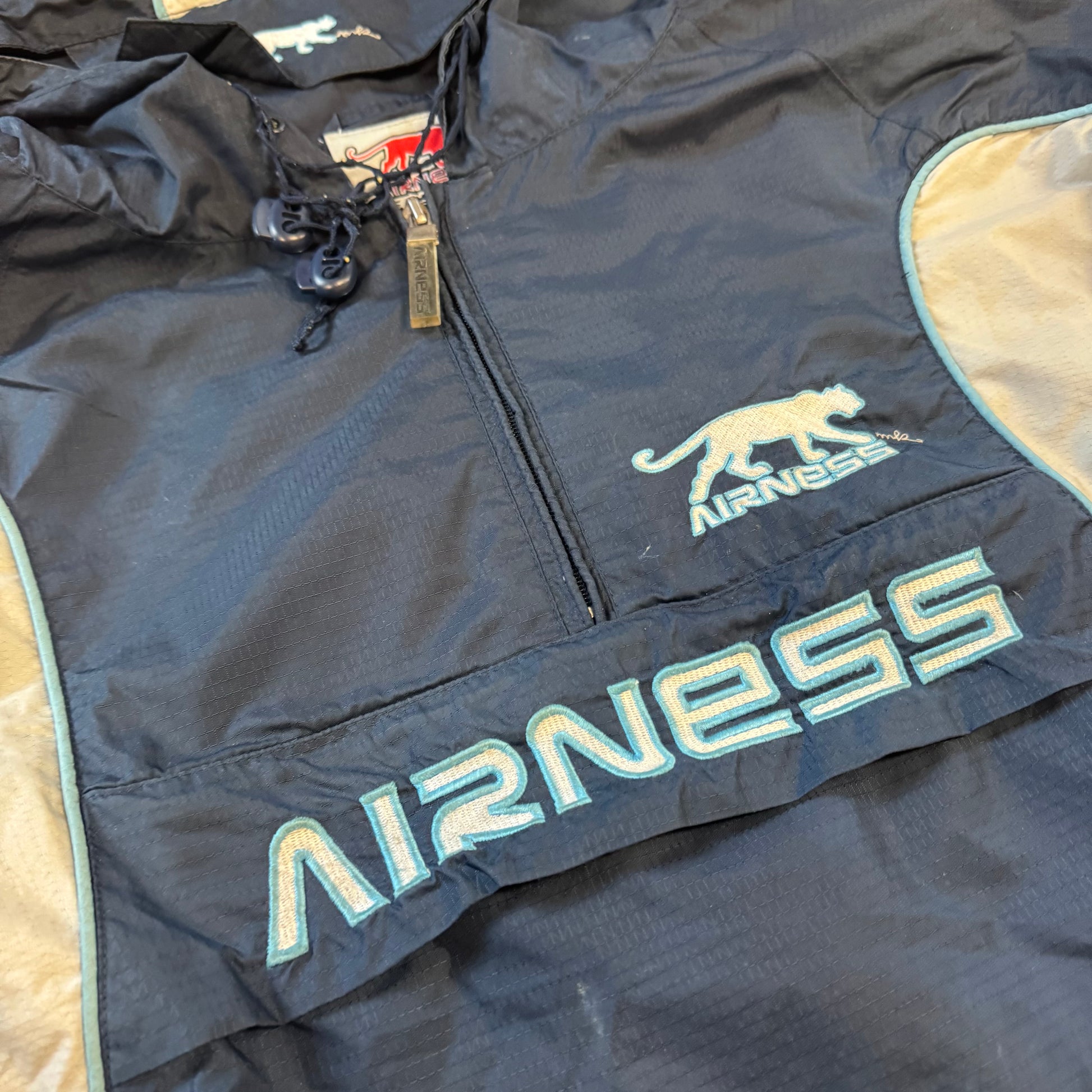 Airness streetwear navy blue rainprotective hoodie – Close-up 2