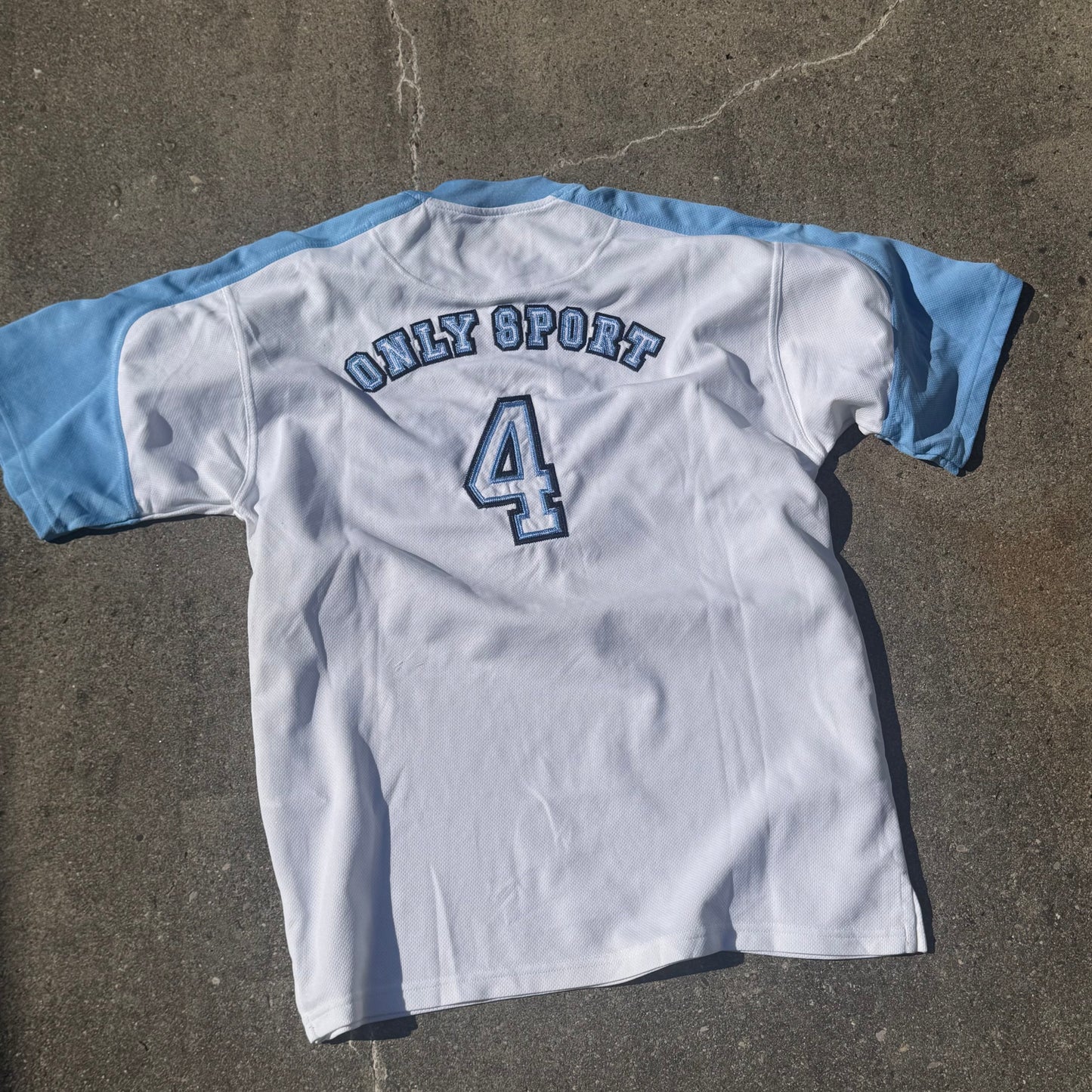 Airness Streetwear Only sports white T-shirt – Close-up 3