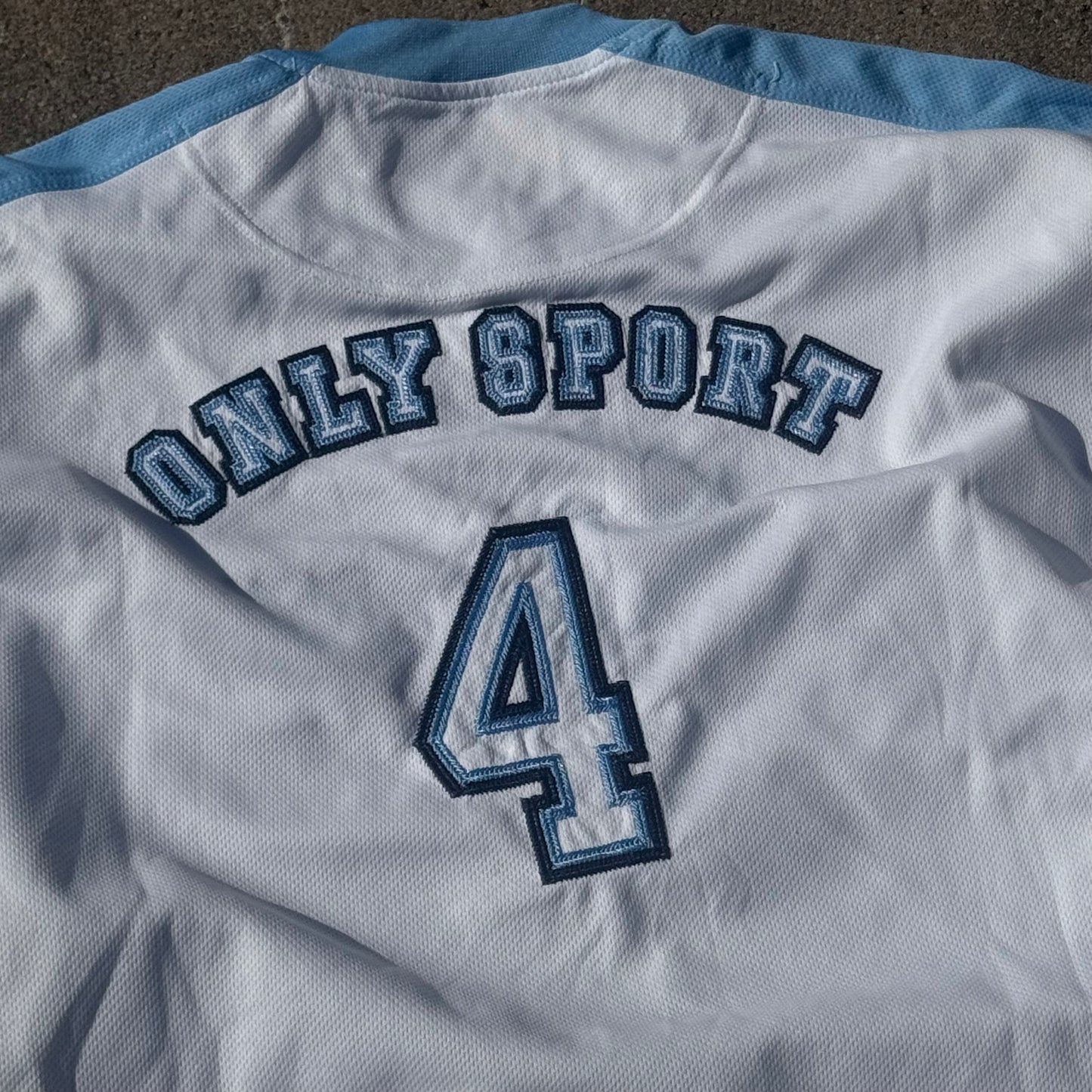 Airness Streetwear Only sports white T-shirt – Close-up 4