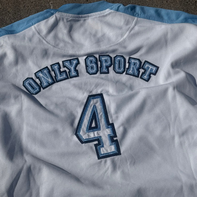 Detailansicht: Sourced limited accessories and clothes Airness Streetwear Only sports white T-shirt – Logo, Nähte oder Material