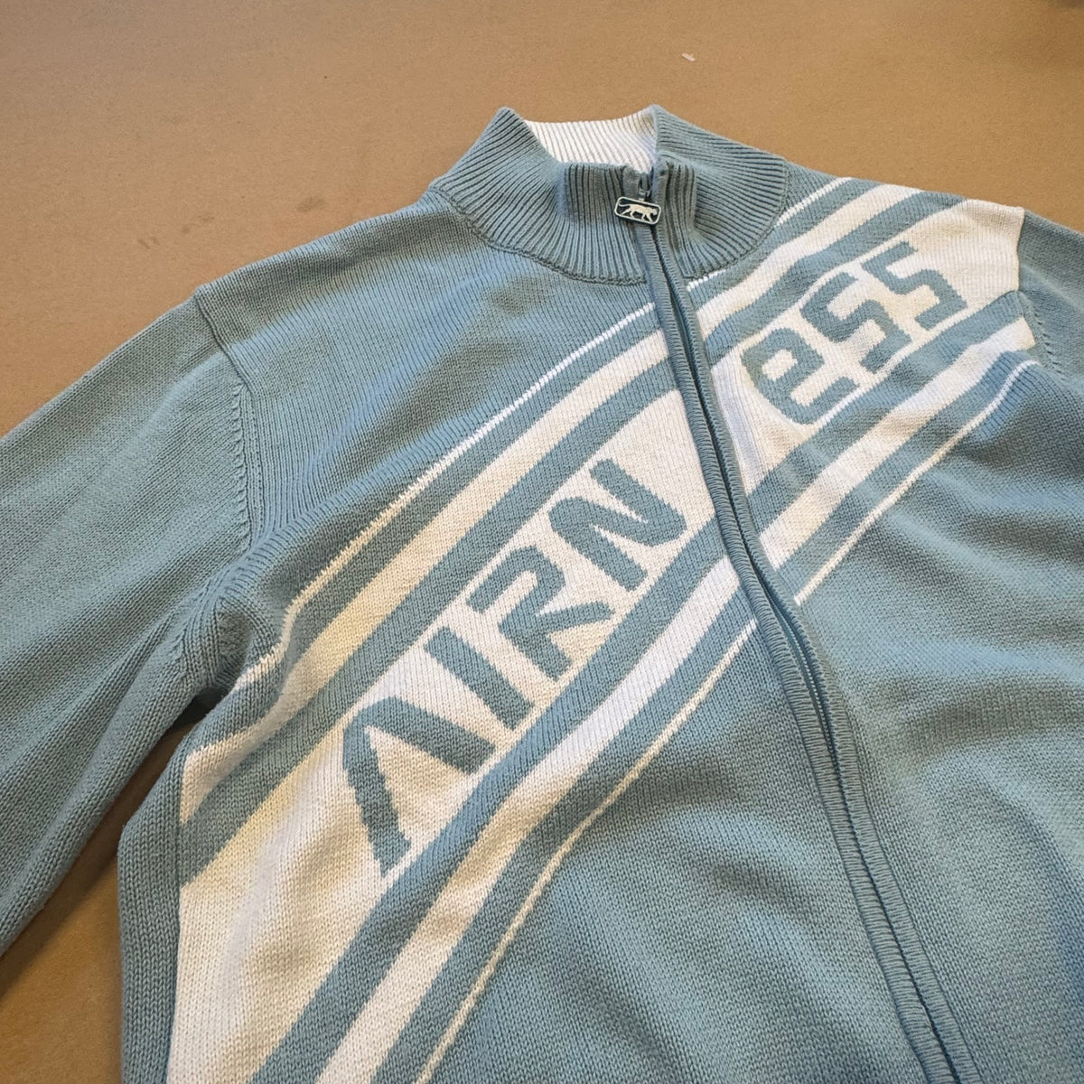 Airness streetwear sky blue knitted jacket – Close-up 1