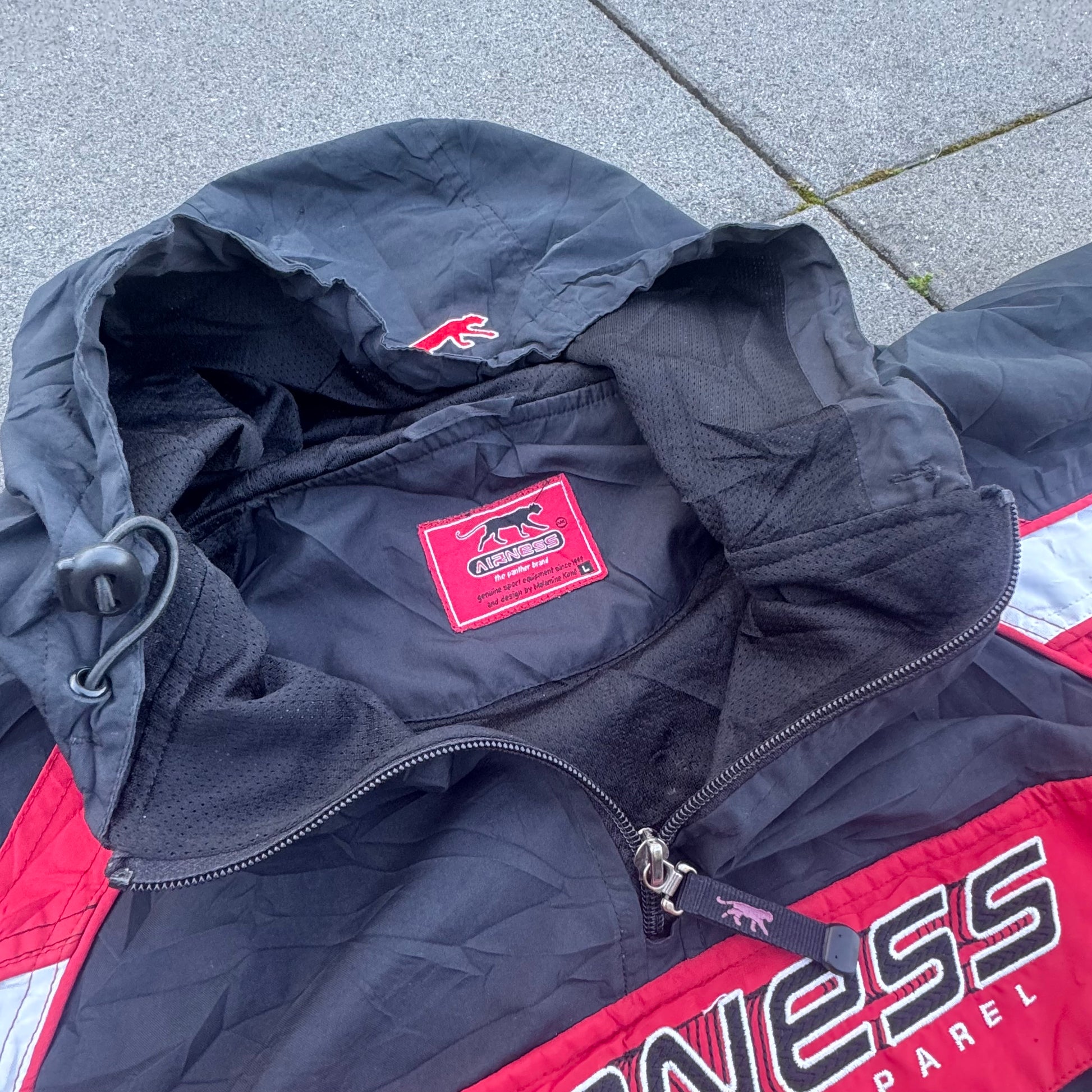 Airness streetwear style rainprotective hoodie – Close-up 2