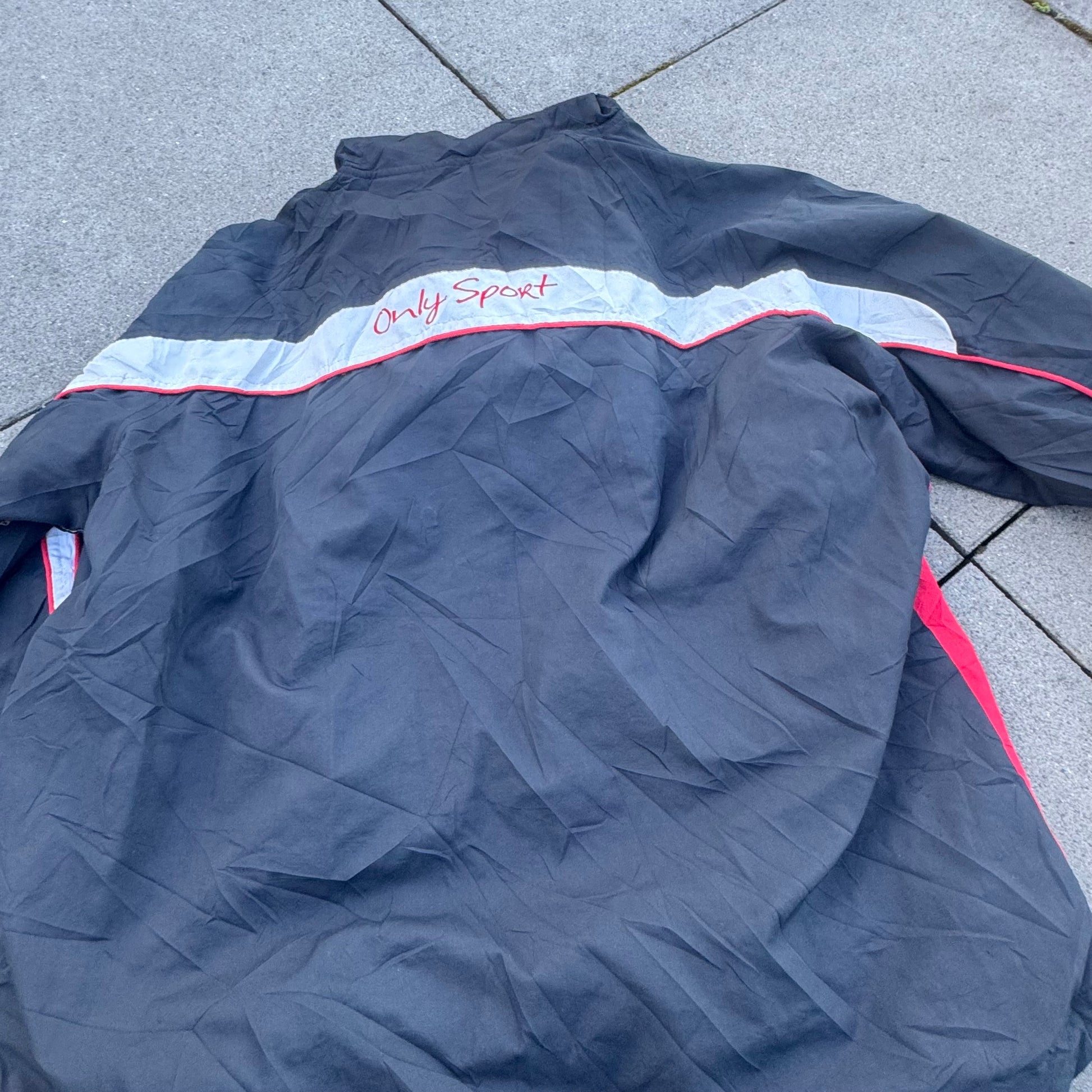 Airness streetwear style rainprotective hoodie – Close-up 3