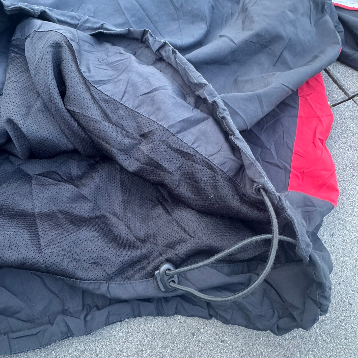 Airness streetwear style rainprotective hoodie – Close-up 4
