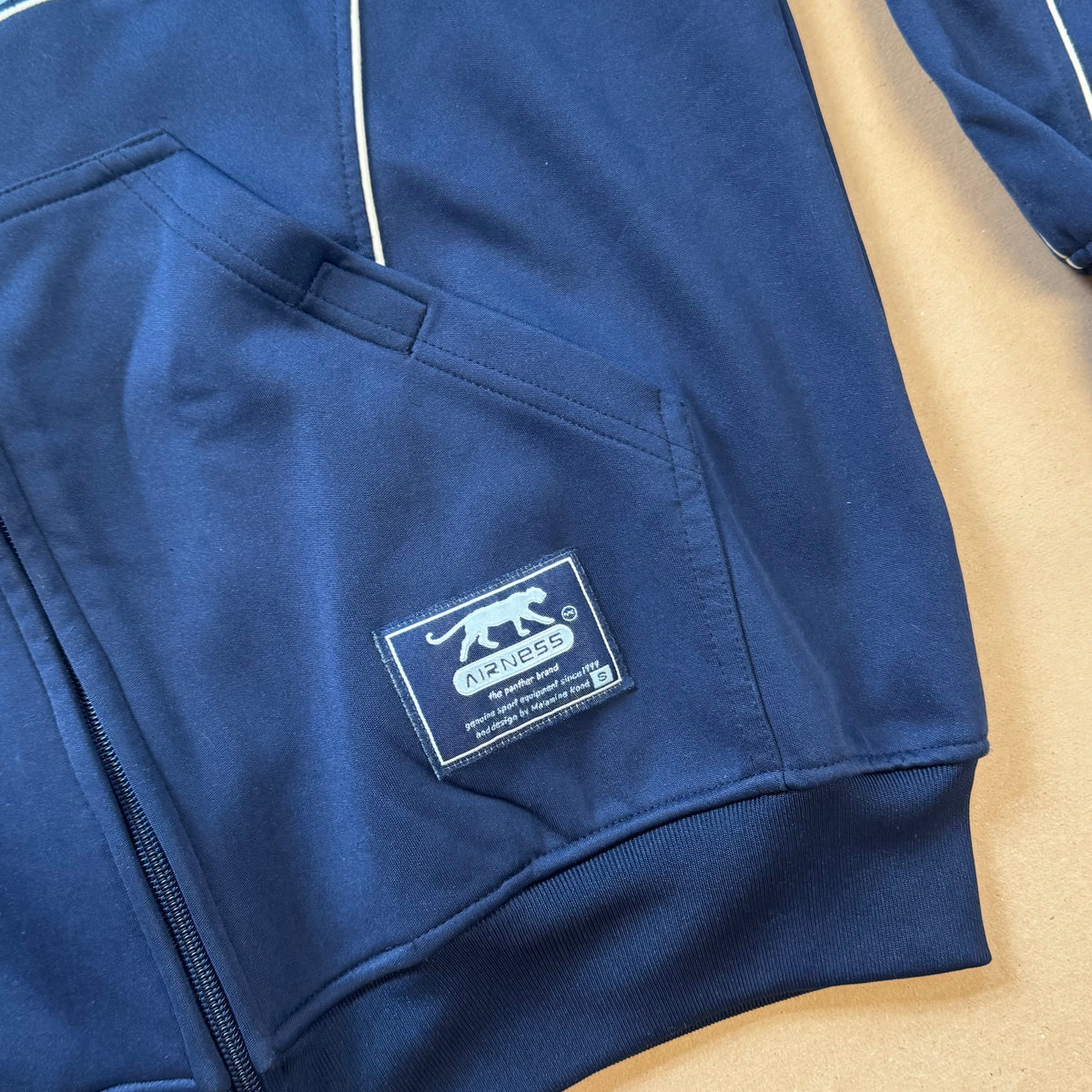 Airness streetwear style track jacket – Close-up 2