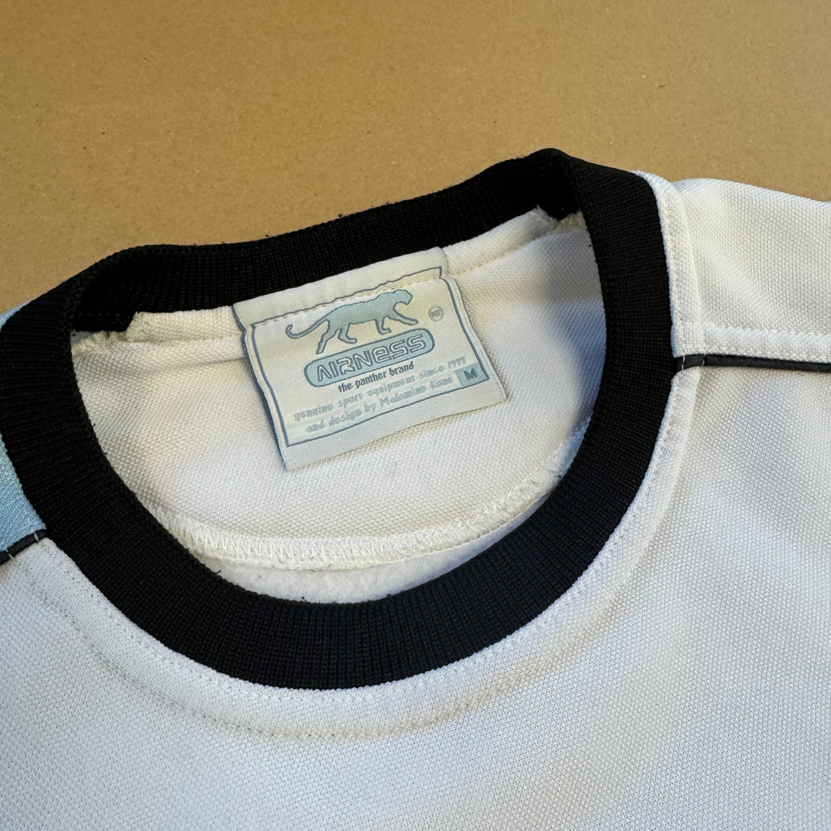 Airness streetwear style white sweatshirt – Close-up 2