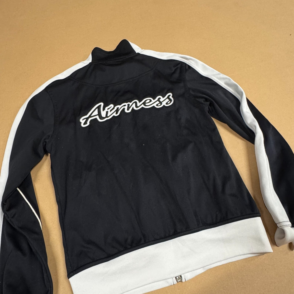 Airness Y2K retro Black Panther track jacket – Close-up 3