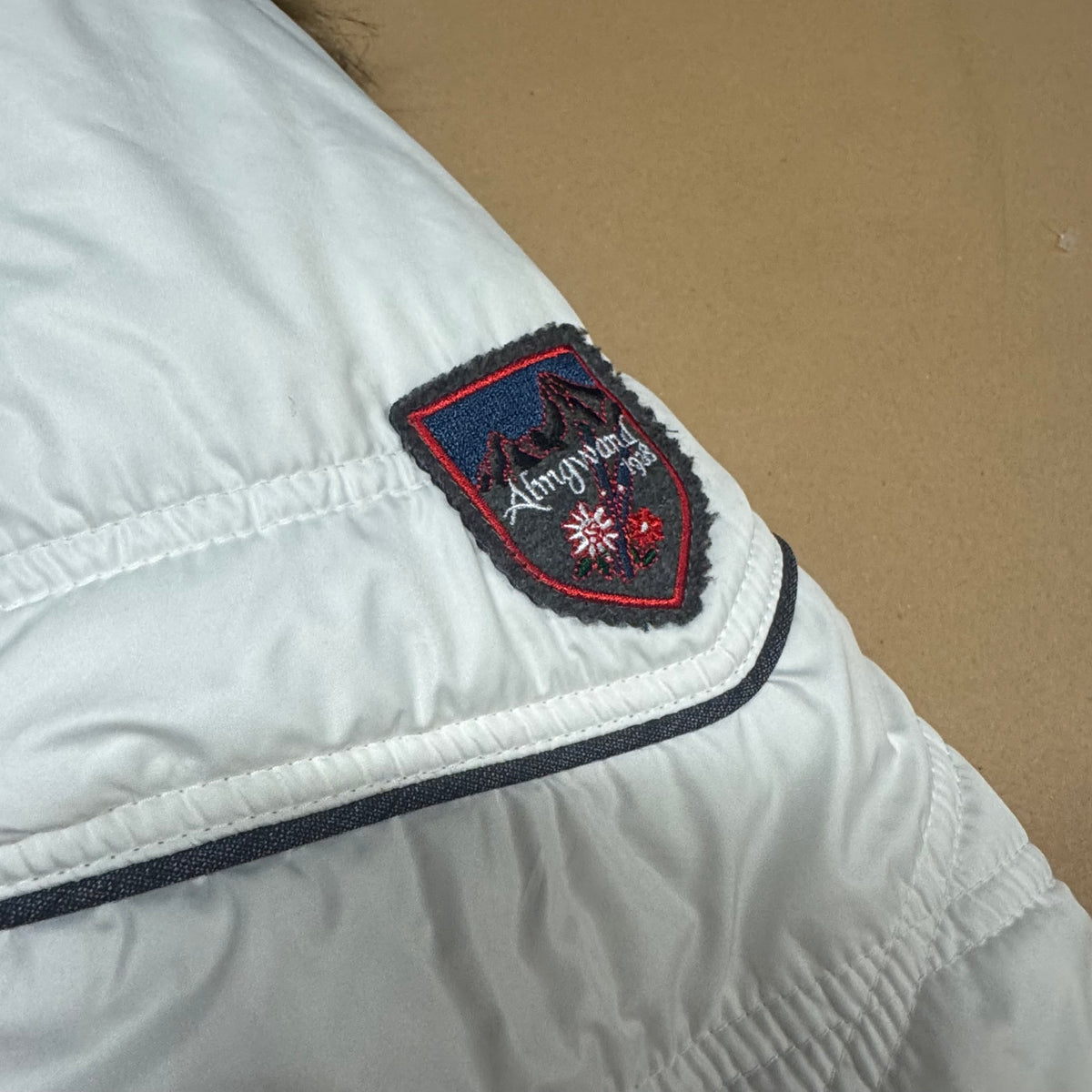 Almgwand white functional winter jacket – Close-up 4