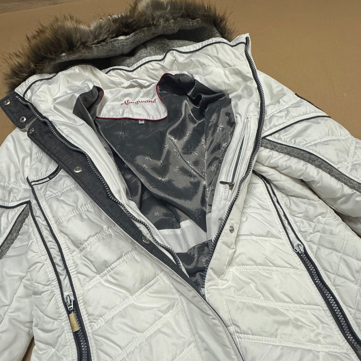 Almgwand white functional winter jacket – Close-up 5
