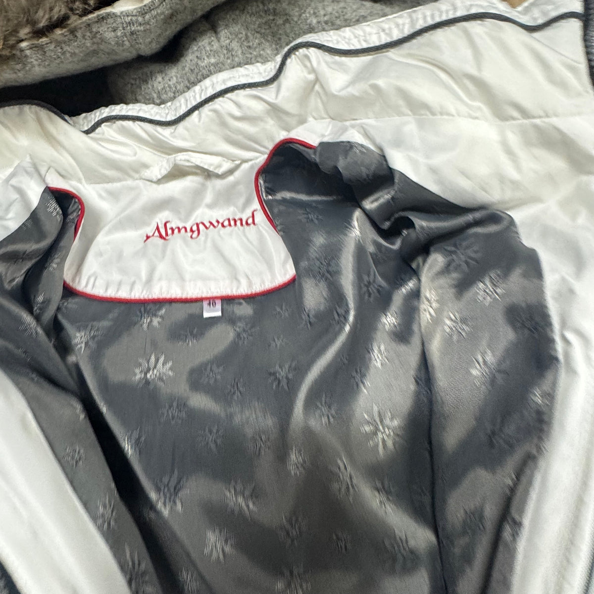 Almgwand white functional winter jacket – Close-up 6