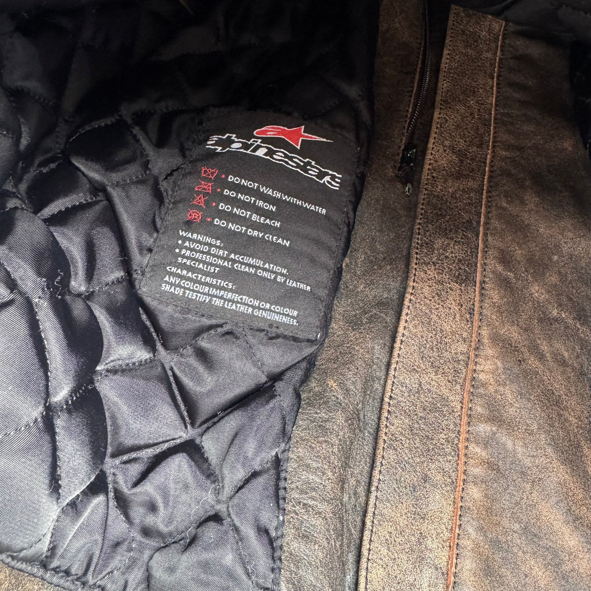 Alpinestars motorcycle vintage leather jacket – Close-up 10