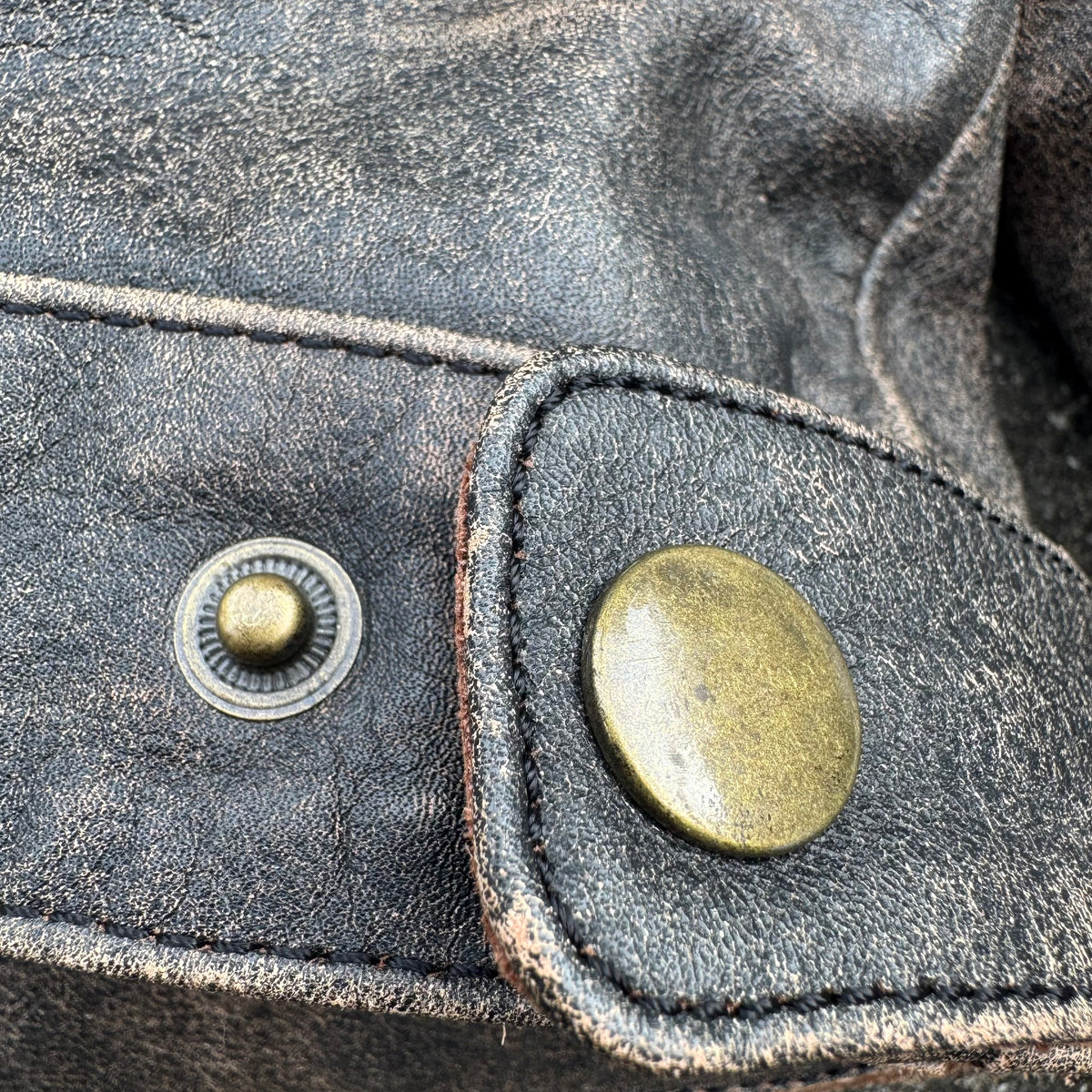 Alpinestars motorcycle vintage leather jacket – Close-up 12