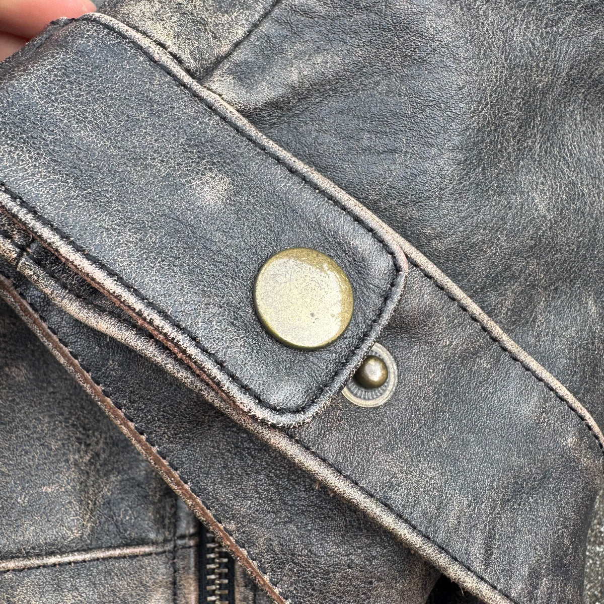 Alpinestars motorcycle vintage leather jacket – Close-up 6
