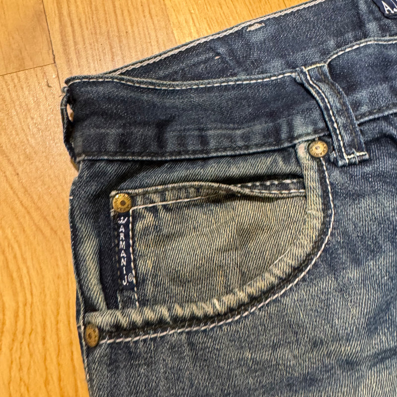 Detailansicht: Sourced limited accessories and clothes Armani Jeans baggy blue denim jeans – Logo, Nähte oder Material