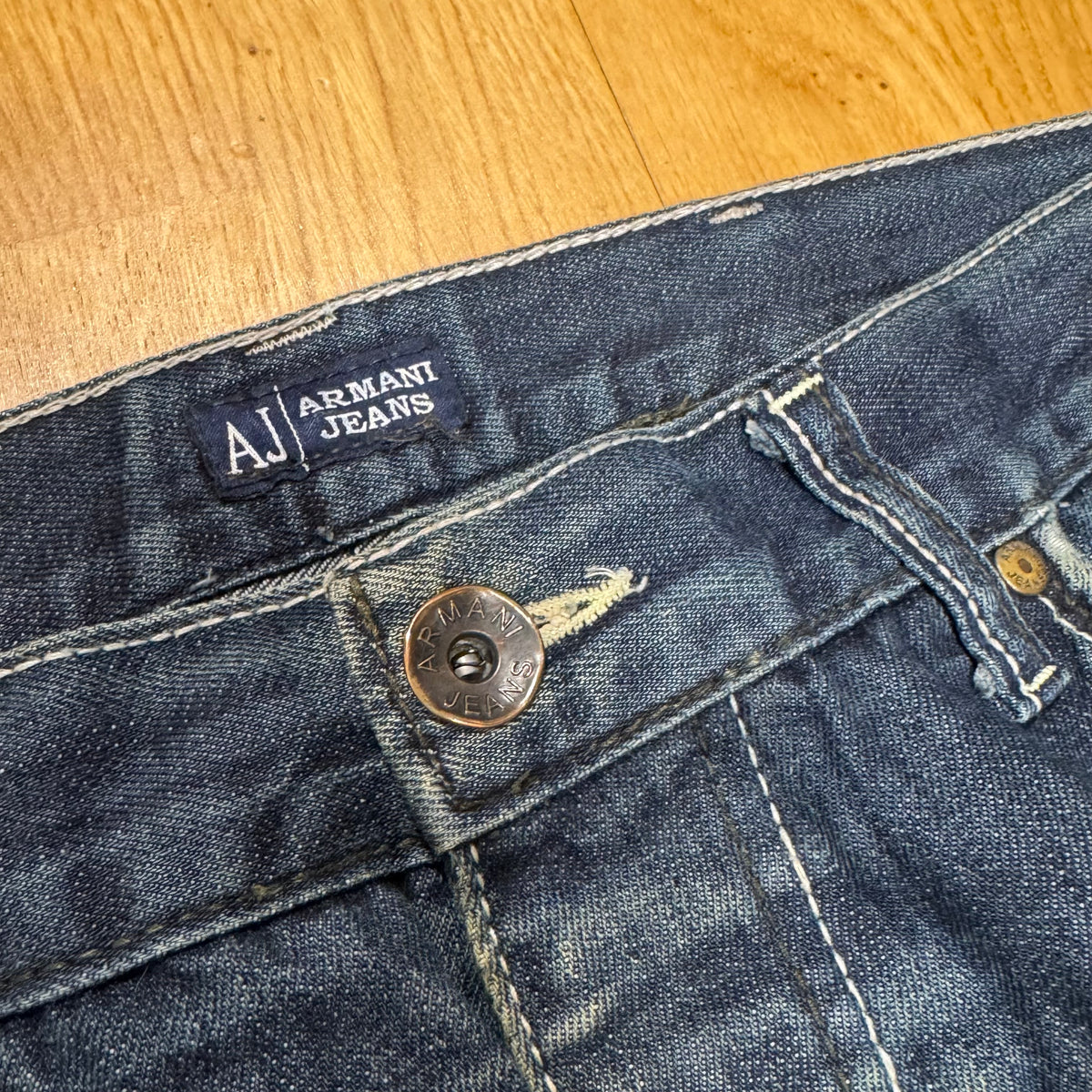 Armani Jeans baggy blue denim jeans – Close-up 4