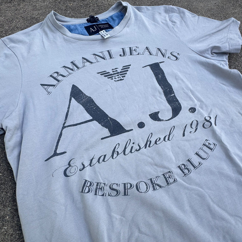Detailansicht: Sourced limited accessories and clothes Armani Jeans Bespoke blue vintage T-shirt – Logo, Nähte oder Material
