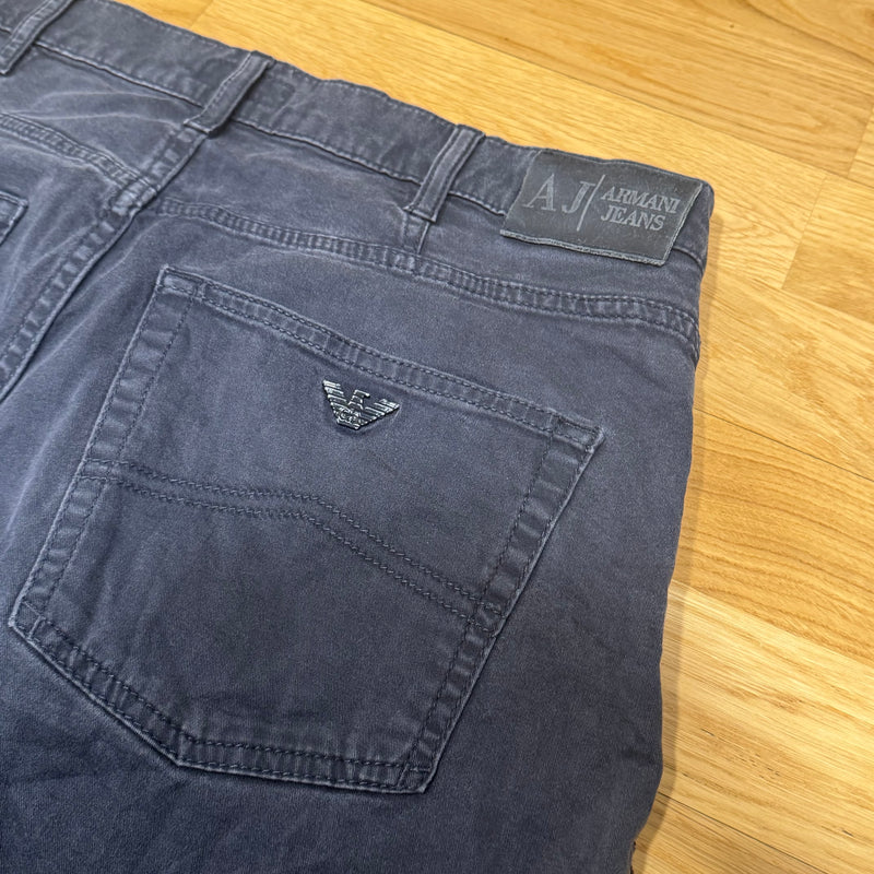 Detailansicht: Sourced limited accessories and clothes Armani Jeans black classic pants – Logo, Nähte oder Material
