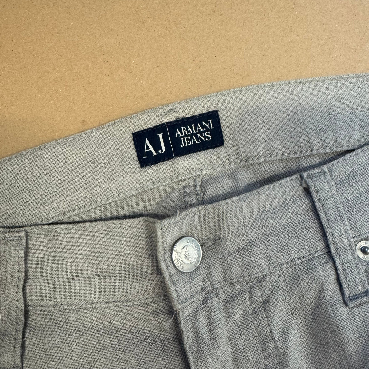 Armani Jeans loose chino pants – Close-up 3
