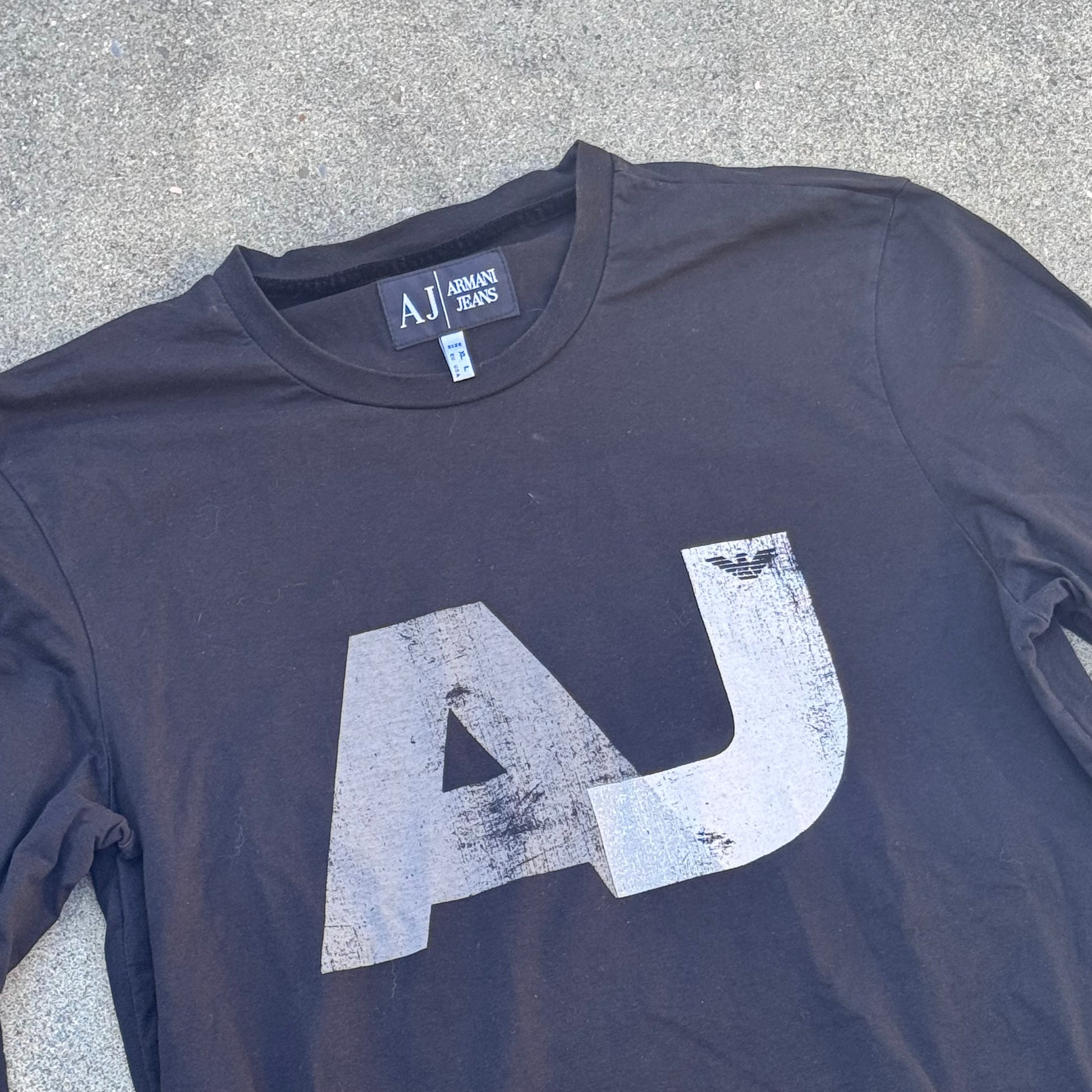 Armani Jeans vintage black graphic long sleeve T-shirt – Close-up 1