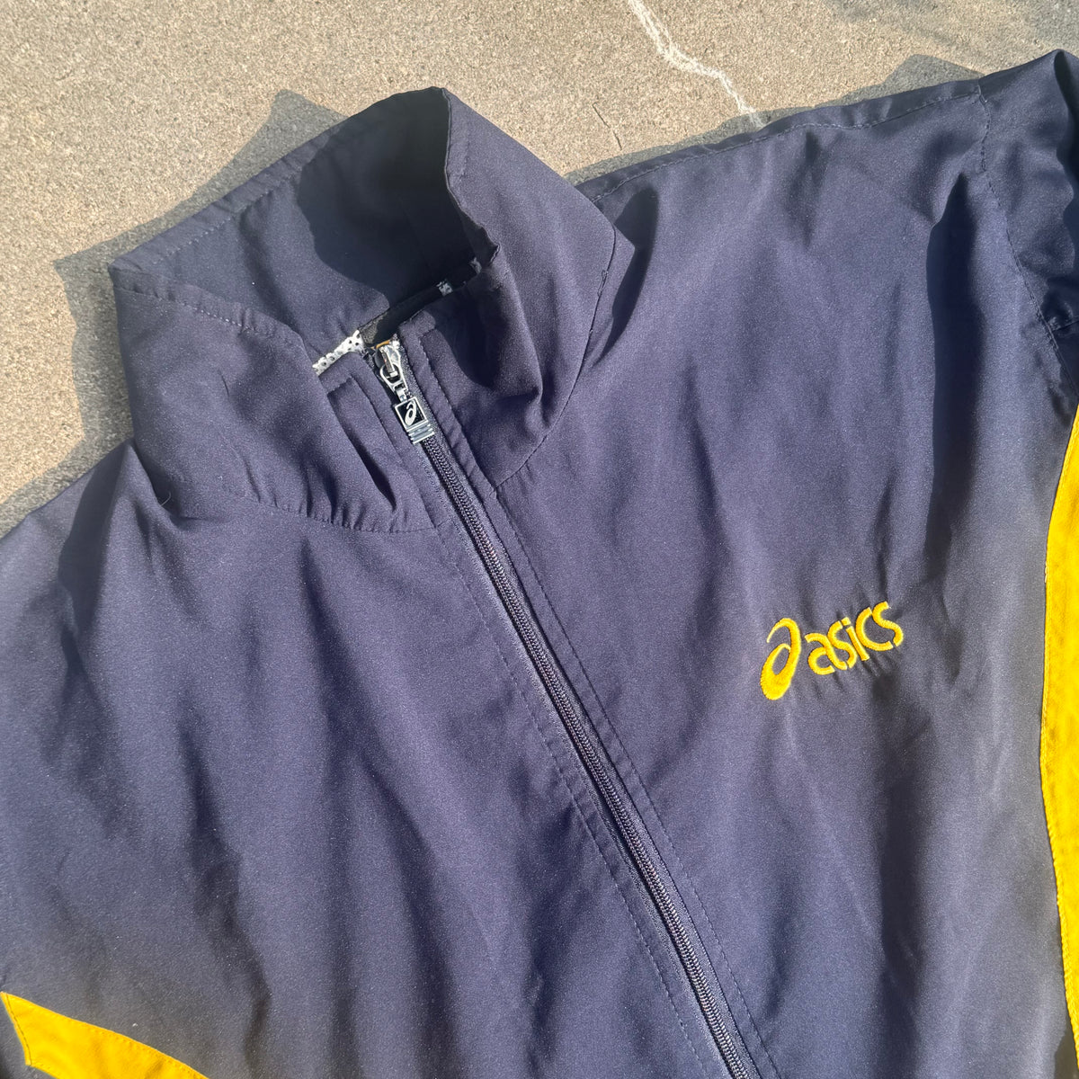 Asics vintage track jacket – Close-up 1