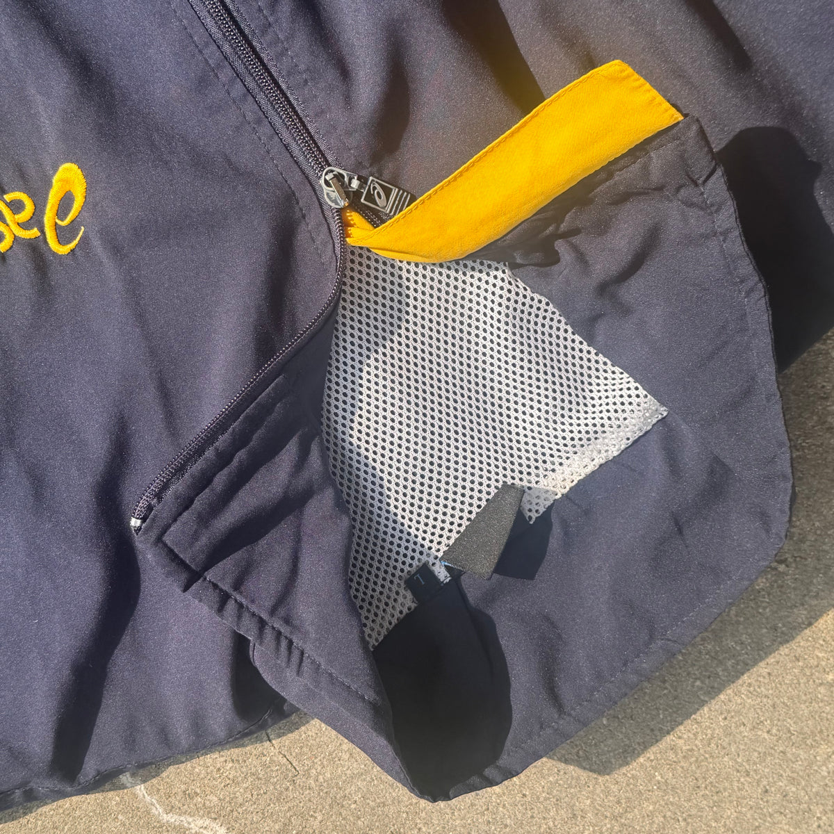Asics vintage track jacket – Close-up 2