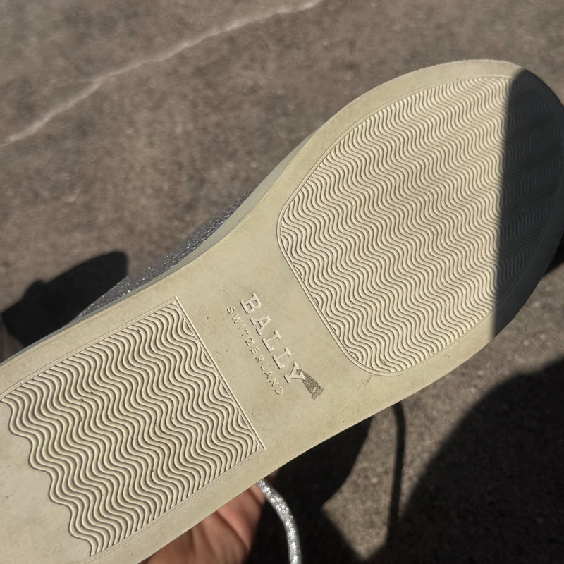 Detailansicht: Sourced limited accessories and clothes Bally Switzerland silver designer shoes – Logo, Nähte oder Material