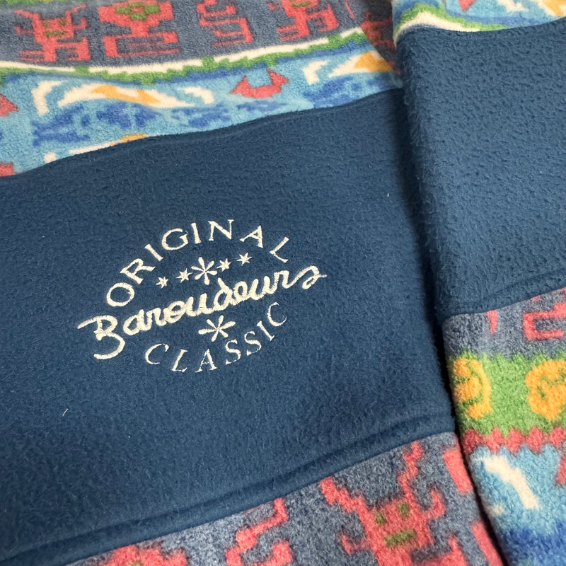 Detailansicht: Sourced limited accessories and clothes Baroudeurs vintage fleece sweater – Logo, Nähte oder Material