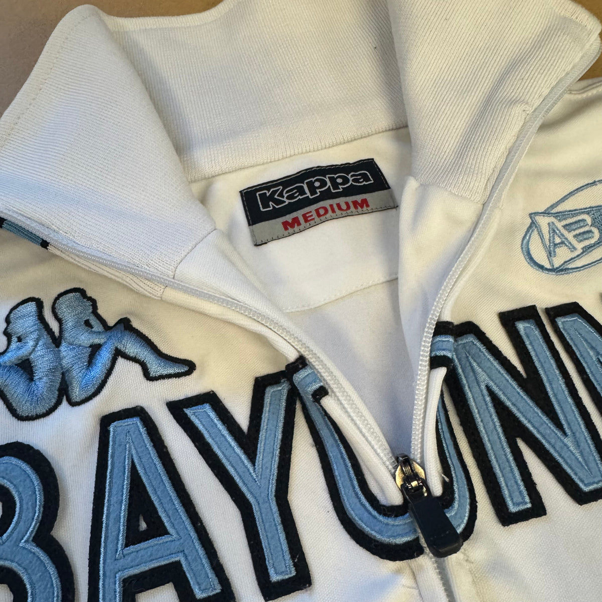 Bayonne Kappa white streetwear track jacket – Close-up 4