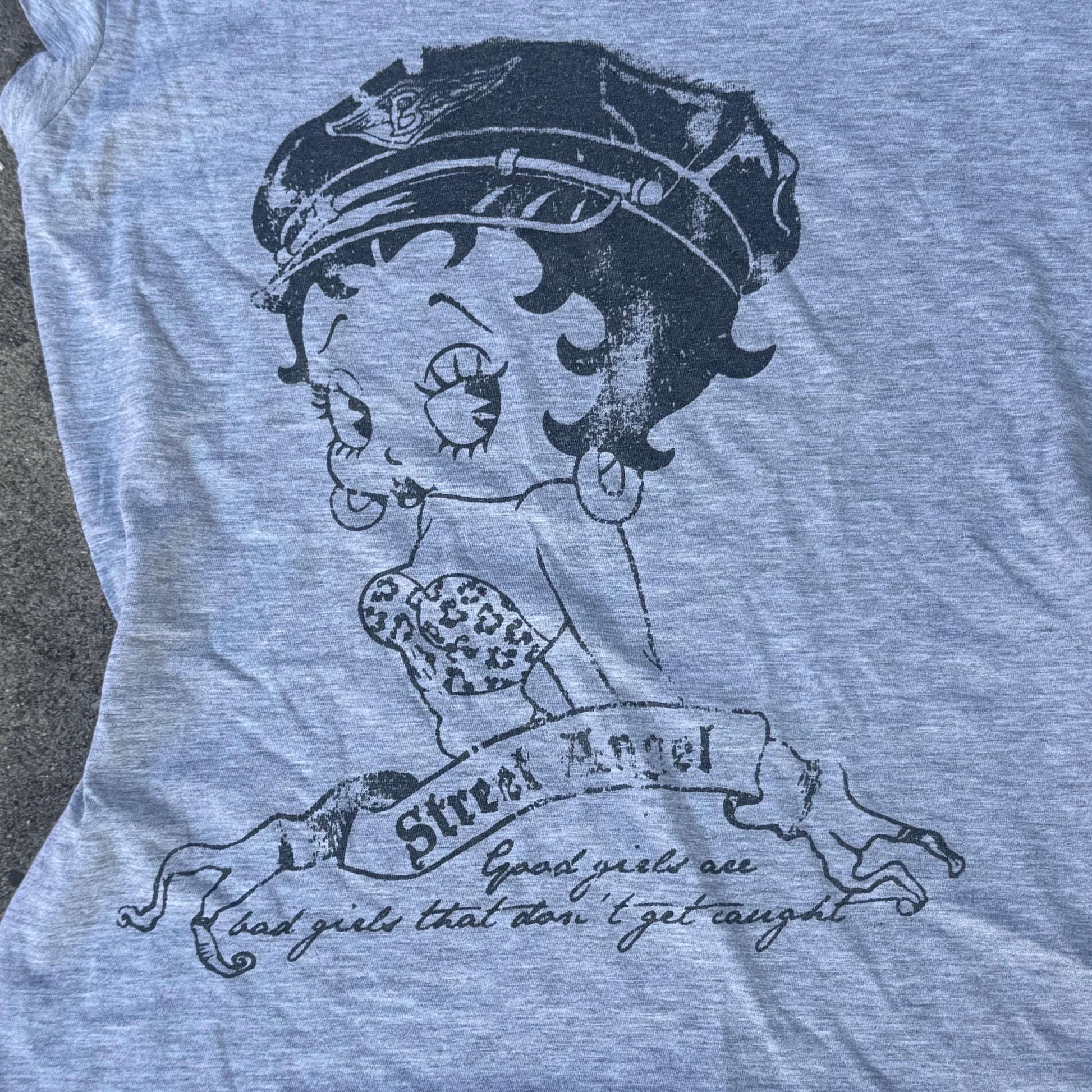 Betty Boop street angel grey y2k t-shirt – Close-up 1