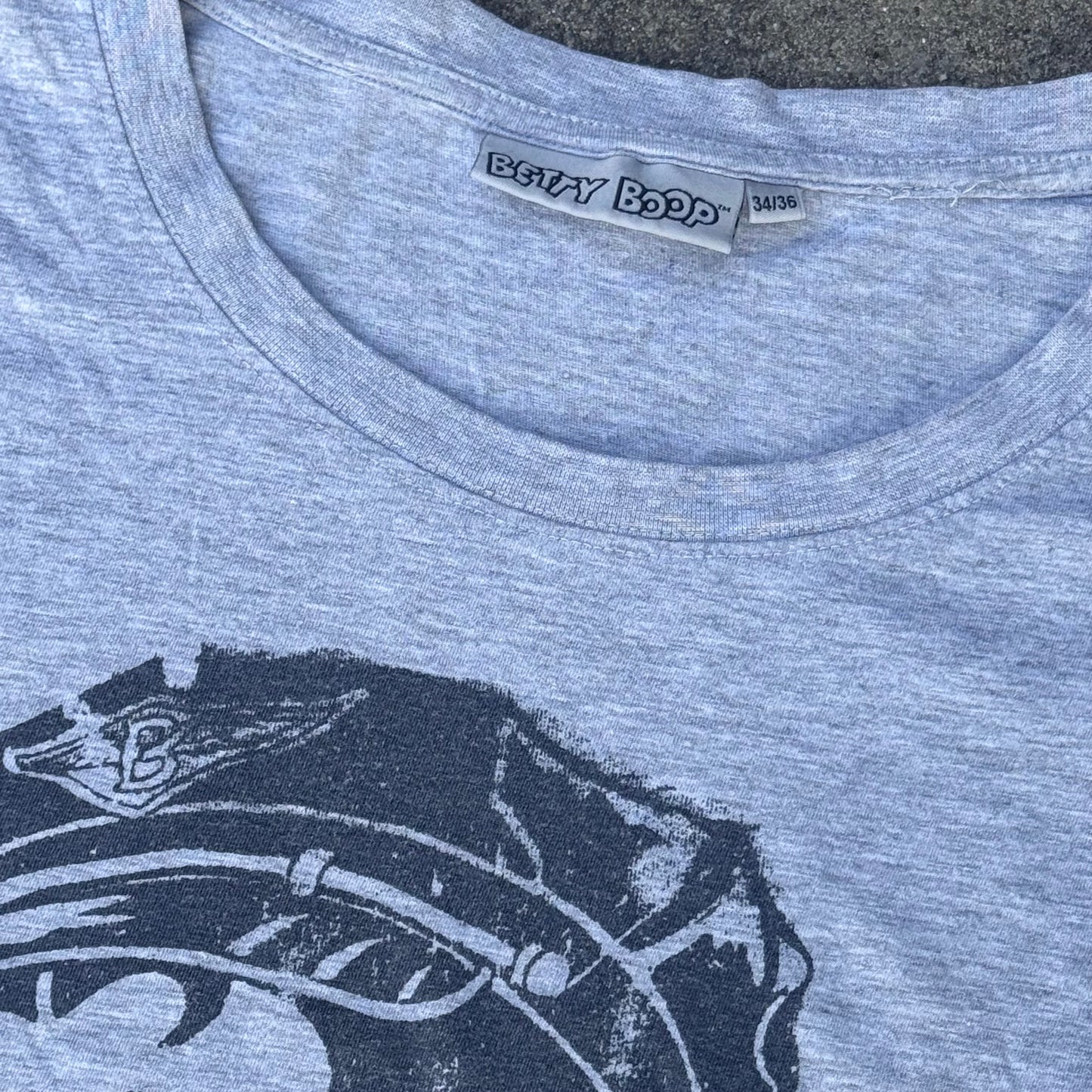 Betty Boop street angel grey y2k t-shirt – Close-up 2
